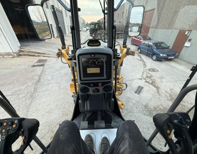 CATERPILLAR  140 AWD ***IMPECCABLE***